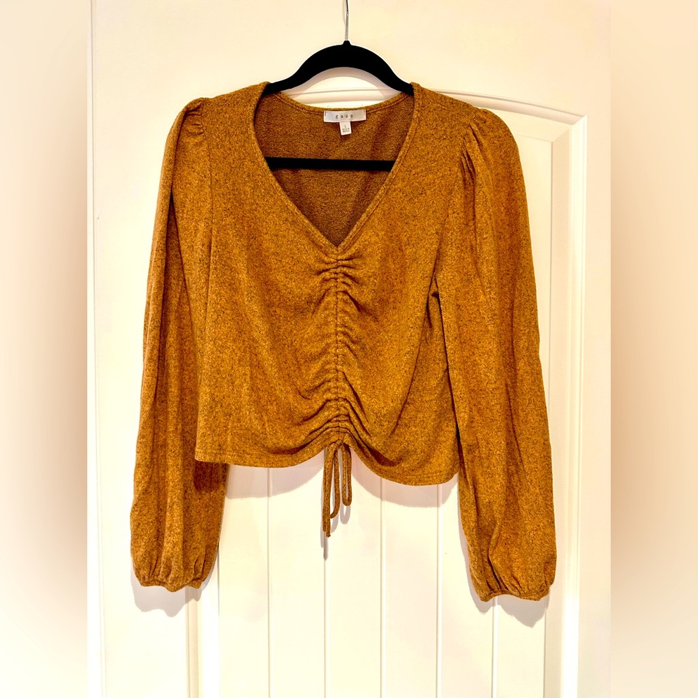 Gaze ruched front cropped long sleeve top